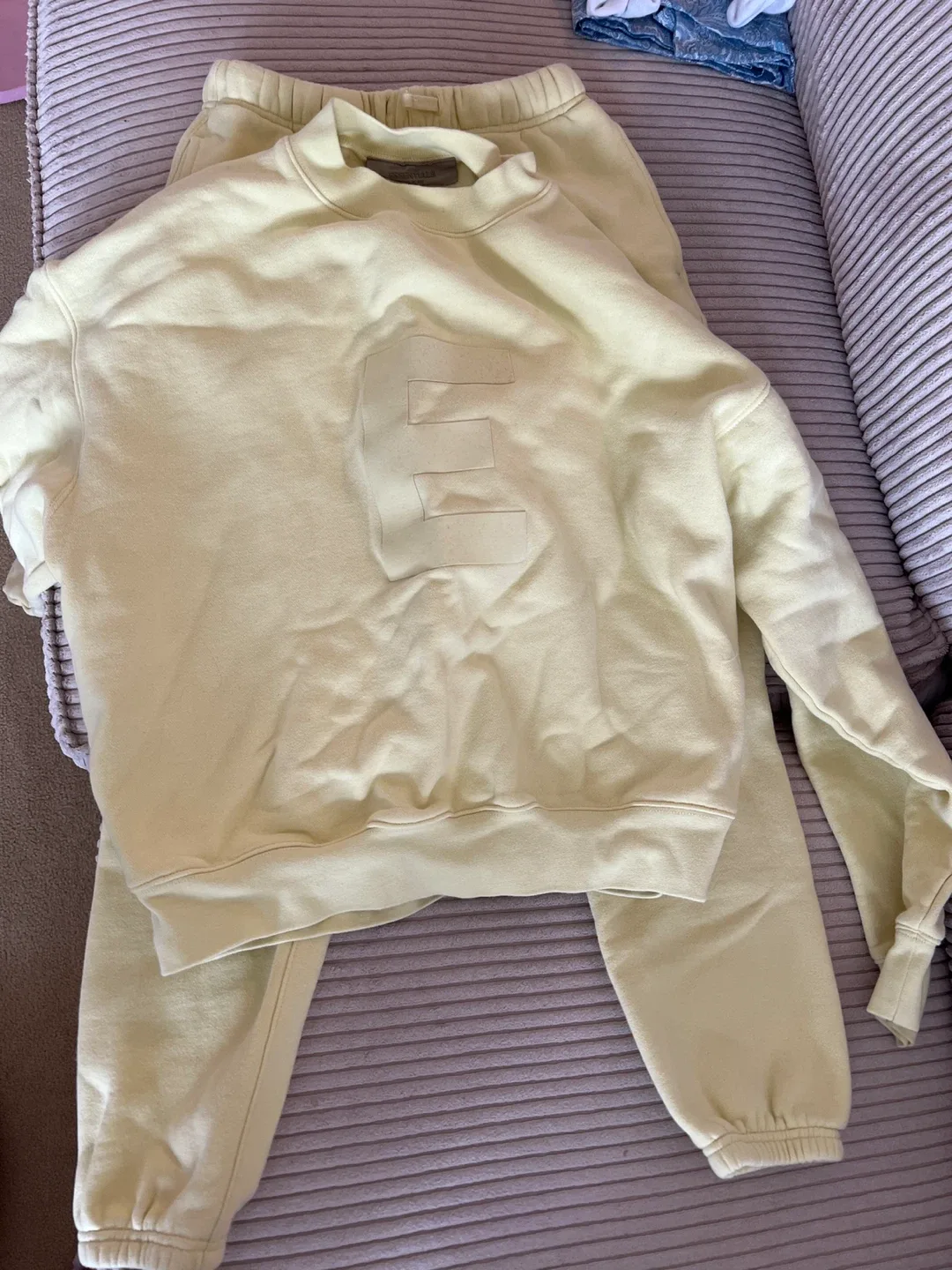 Essential Fear of God sweatpants and sweater set image indicator(2)