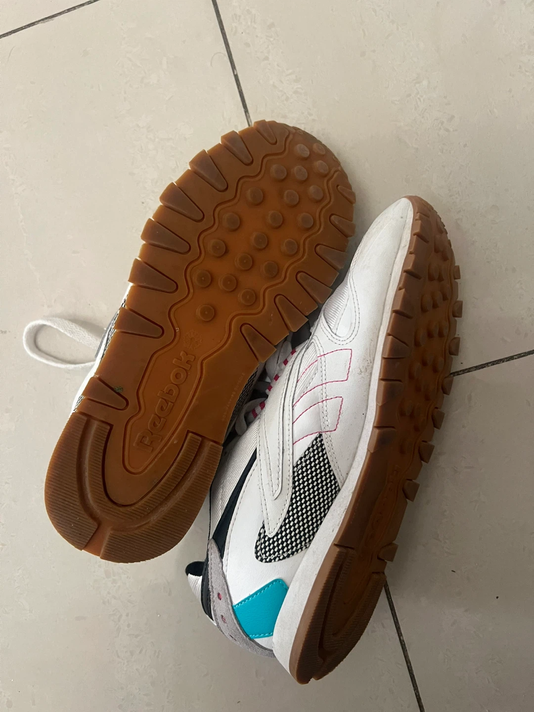 Girls Reebok 119 Sneakers - Size 7 USA - photo 4