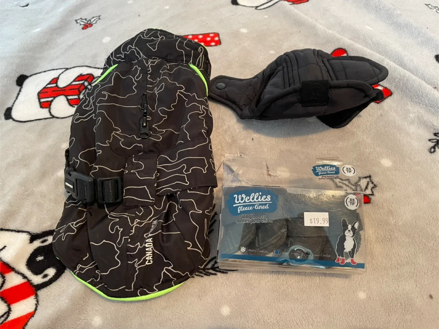 XS 10” 5-8lbs Canada Pooch Dog Winter Coat, Hat & Boots thumbnail
