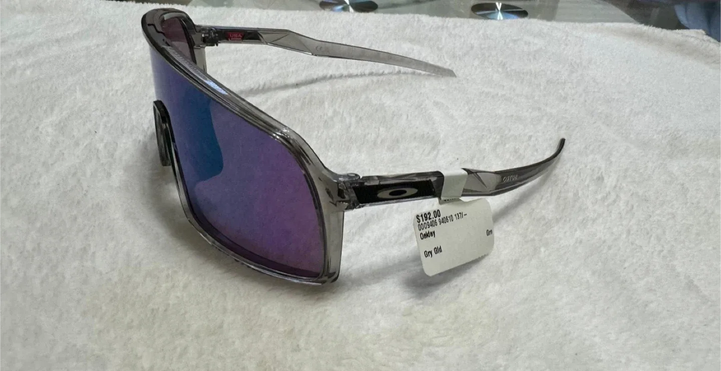Oakley Sunglasses image indicator(8)