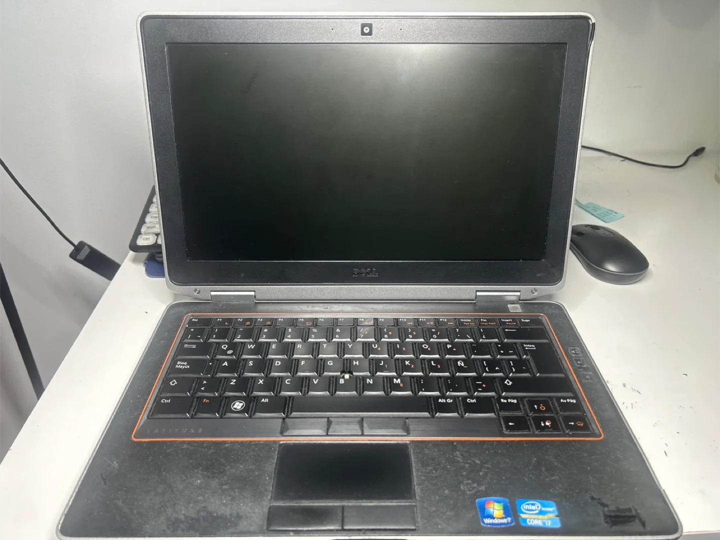 Dell Latitude E6320 Laptop image indicator(2)