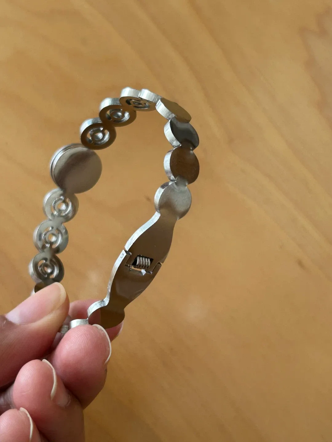 Silver-tone Bracelet with Circle Design ( never used) image indicator(3)