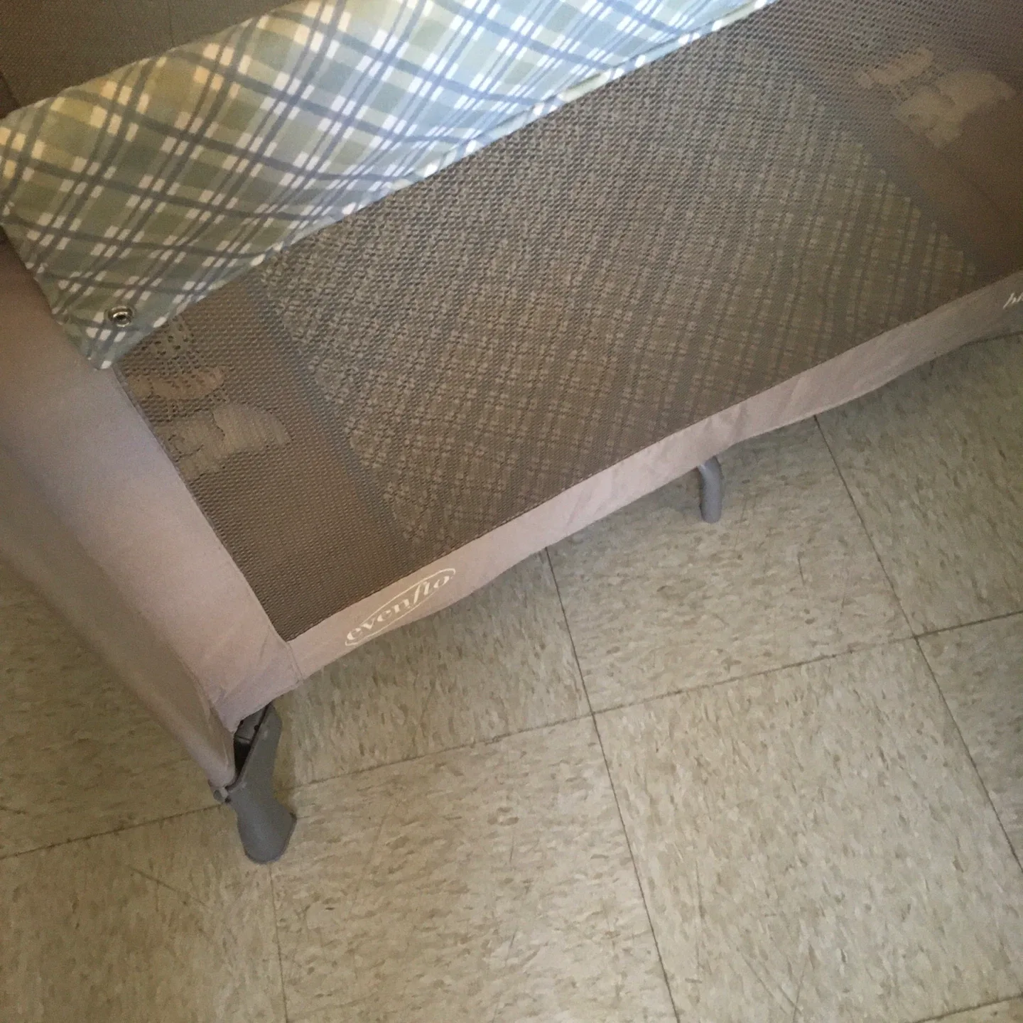 Evenflo Baby Suite 300 Playard image indicator(3)