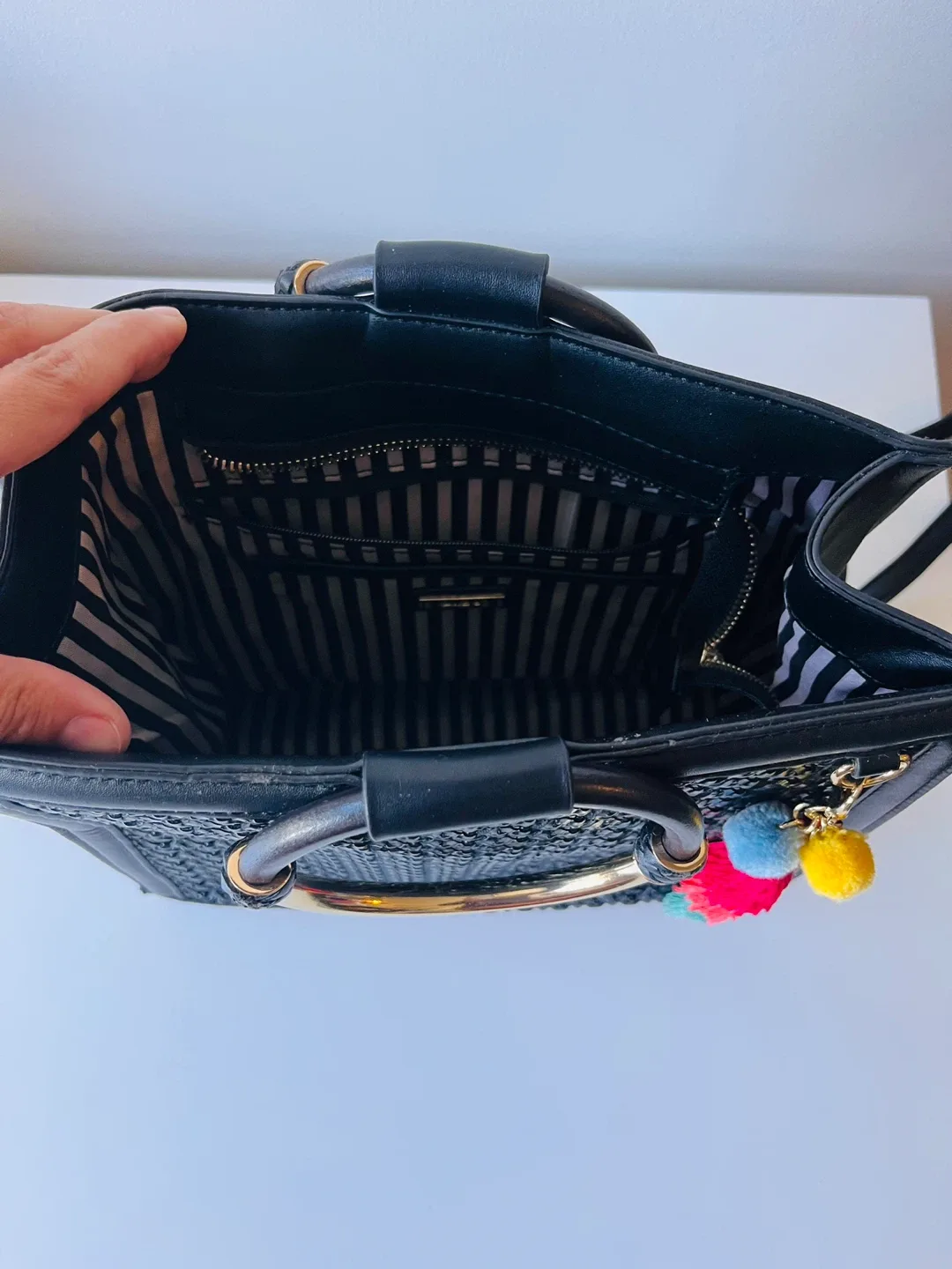 Black Box Bag with Round Handle & Tassel image indicator(3)