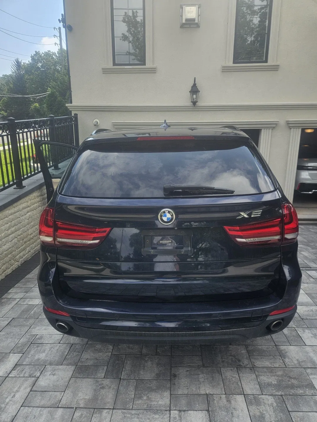 BMW X5 SUV image indicator(2)