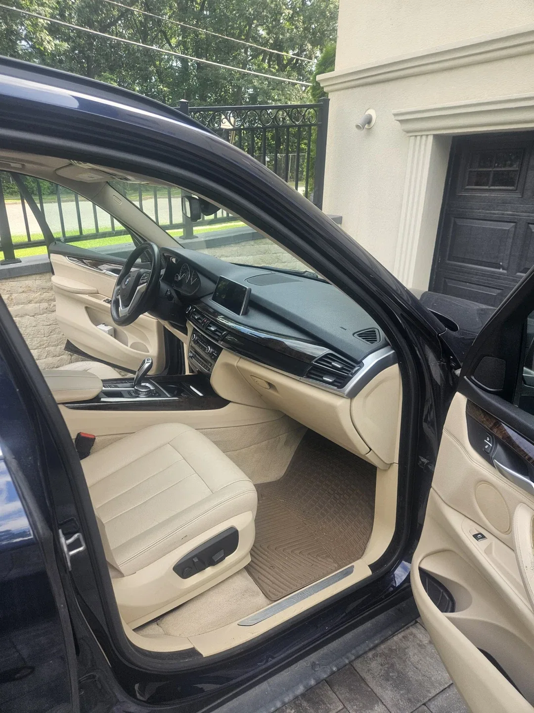 BMW X5 SUV image indicator(3)