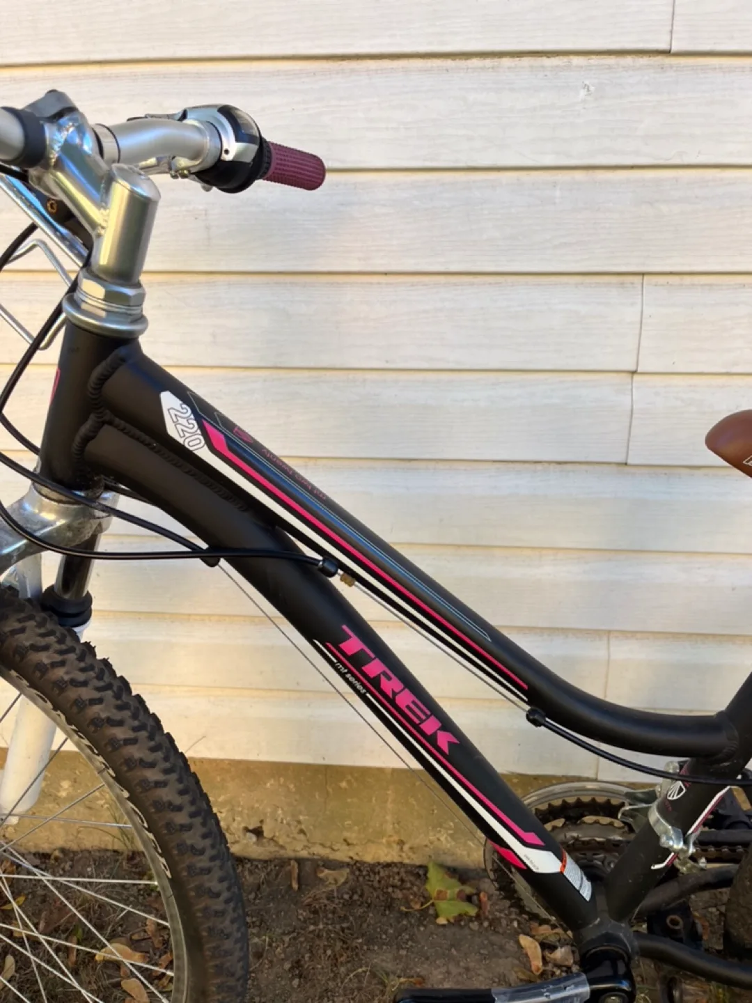 Trek MT 220 Girls' Mountain Bike image indicator(3)