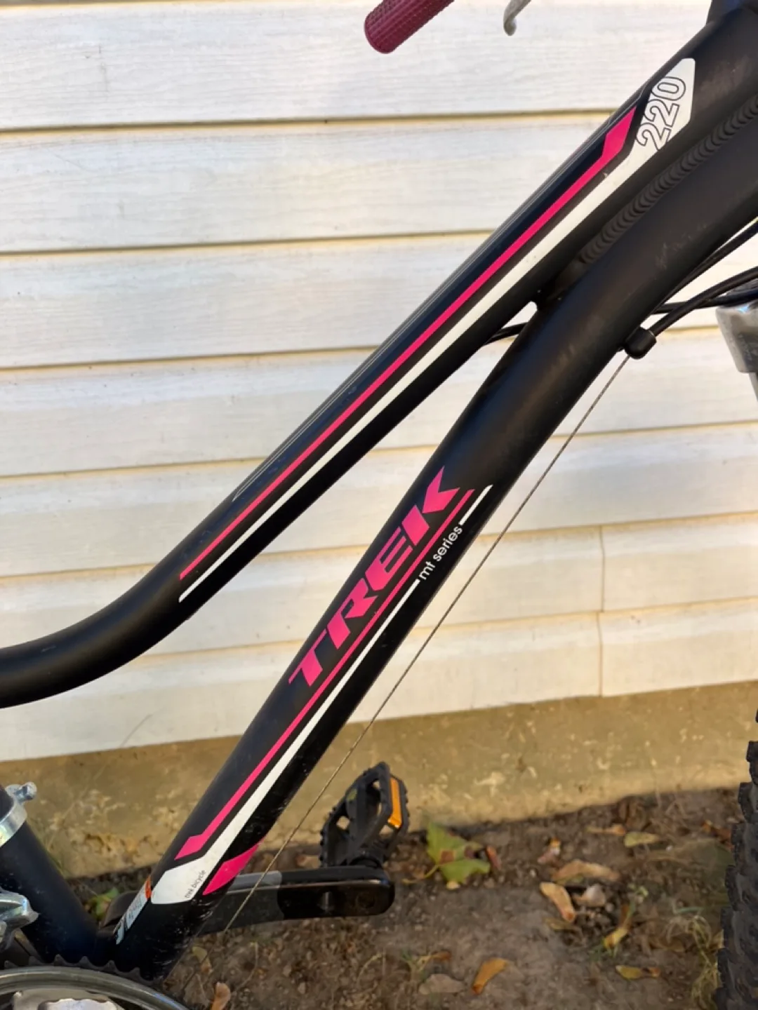 Trek MT 220 Girls' Mountain Bike image indicator(9)