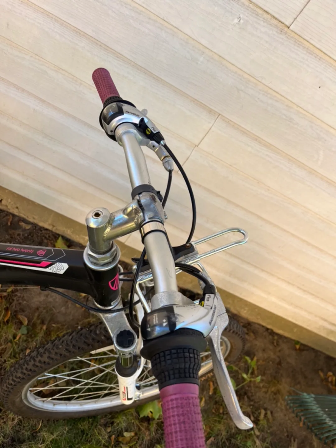 Trek MT 220 Girls' Mountain Bike image indicator(10)