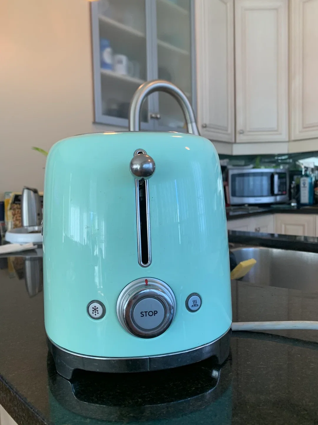 SMEG 2-Slice Toaster - Pastel Green image indicator(2)