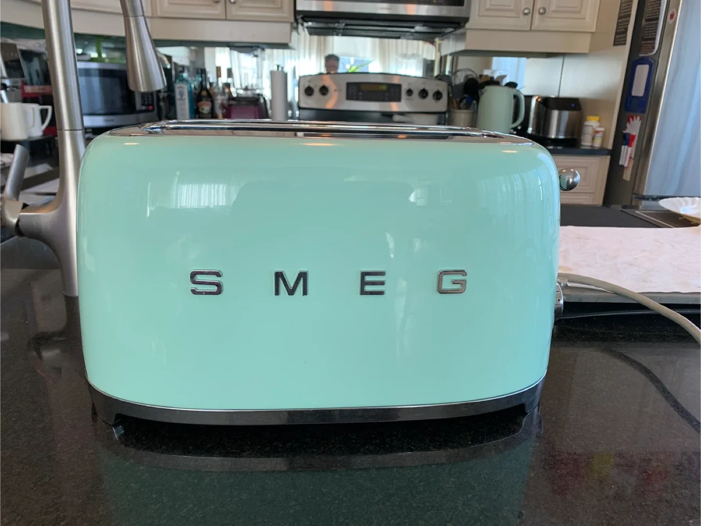 SMEG 2-Slice Toaster - Pastel Green thumbnail