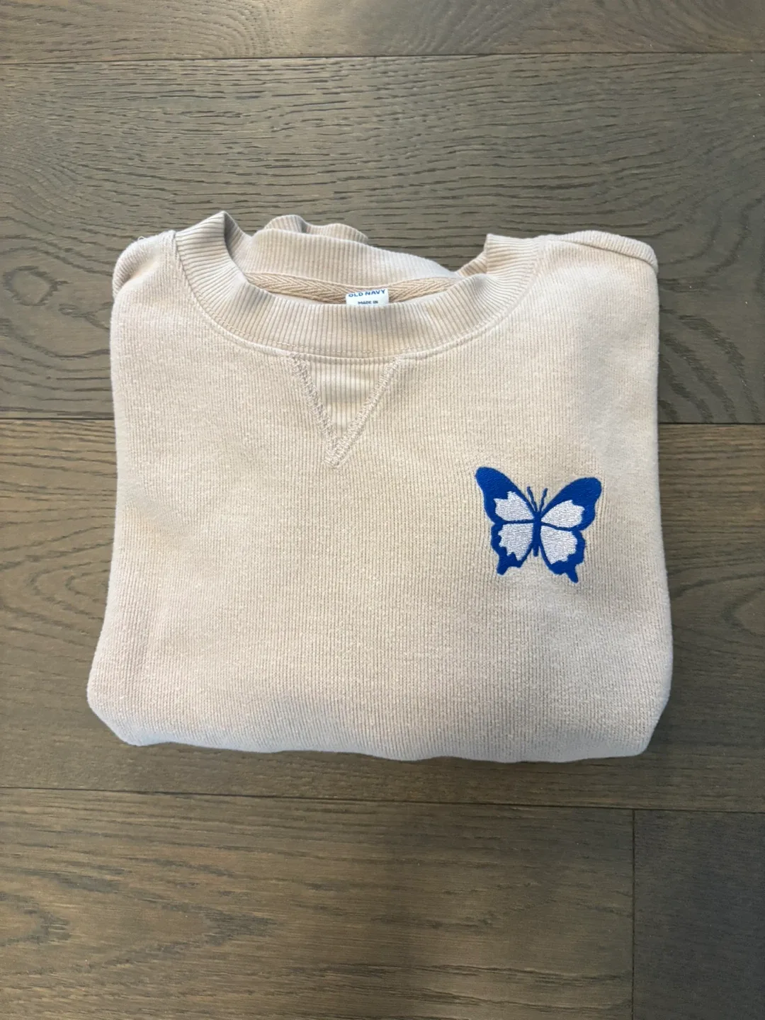 Old navy girls creme top with butterfly sz 10/12 NWT image indicator(2)