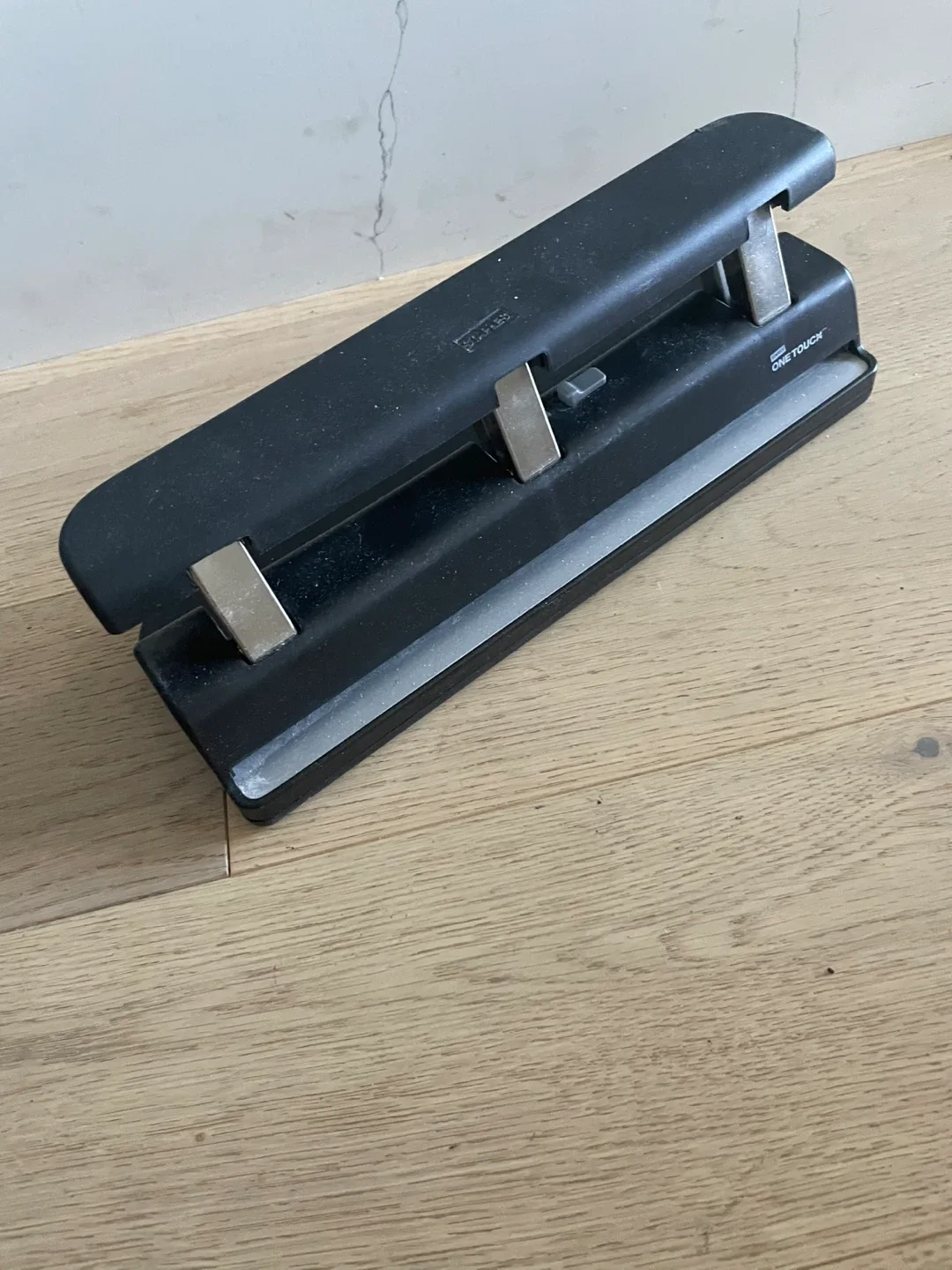 Swingline One Touch Paper Punch image indicator(2)