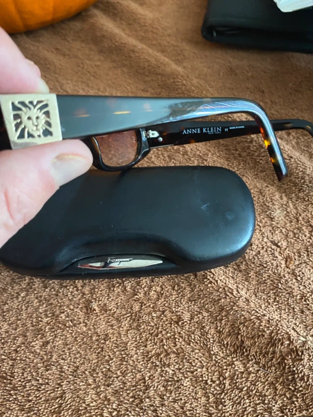 Anne Klein Sunglasses with Case image indicator(5)