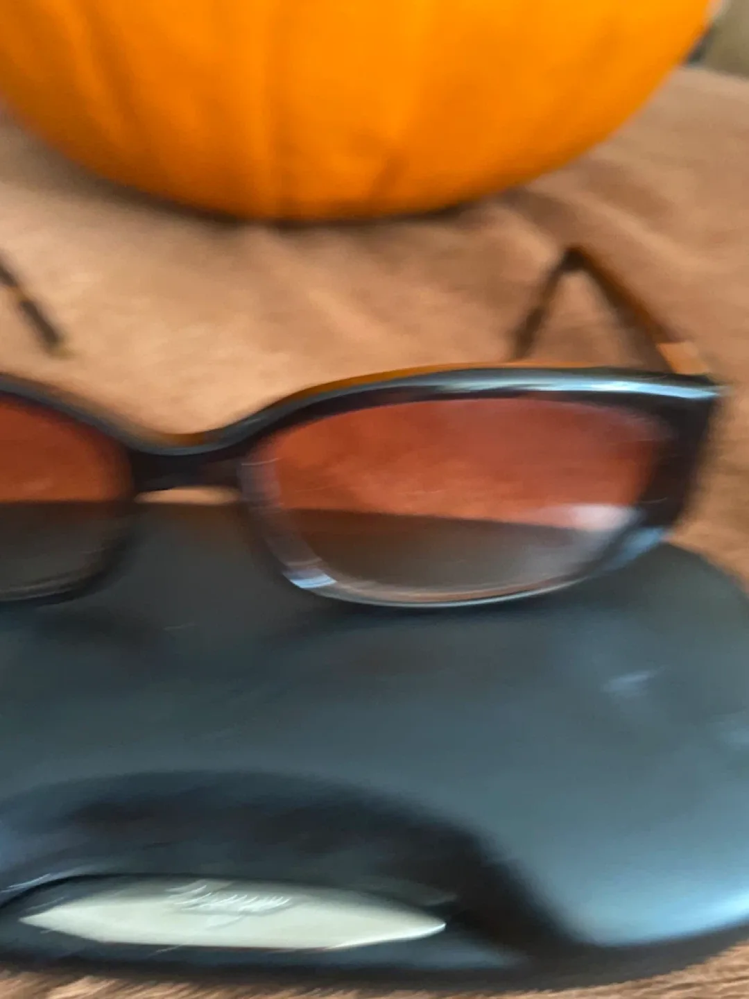 Anne Klein Sunglasses with Case image indicator(6)