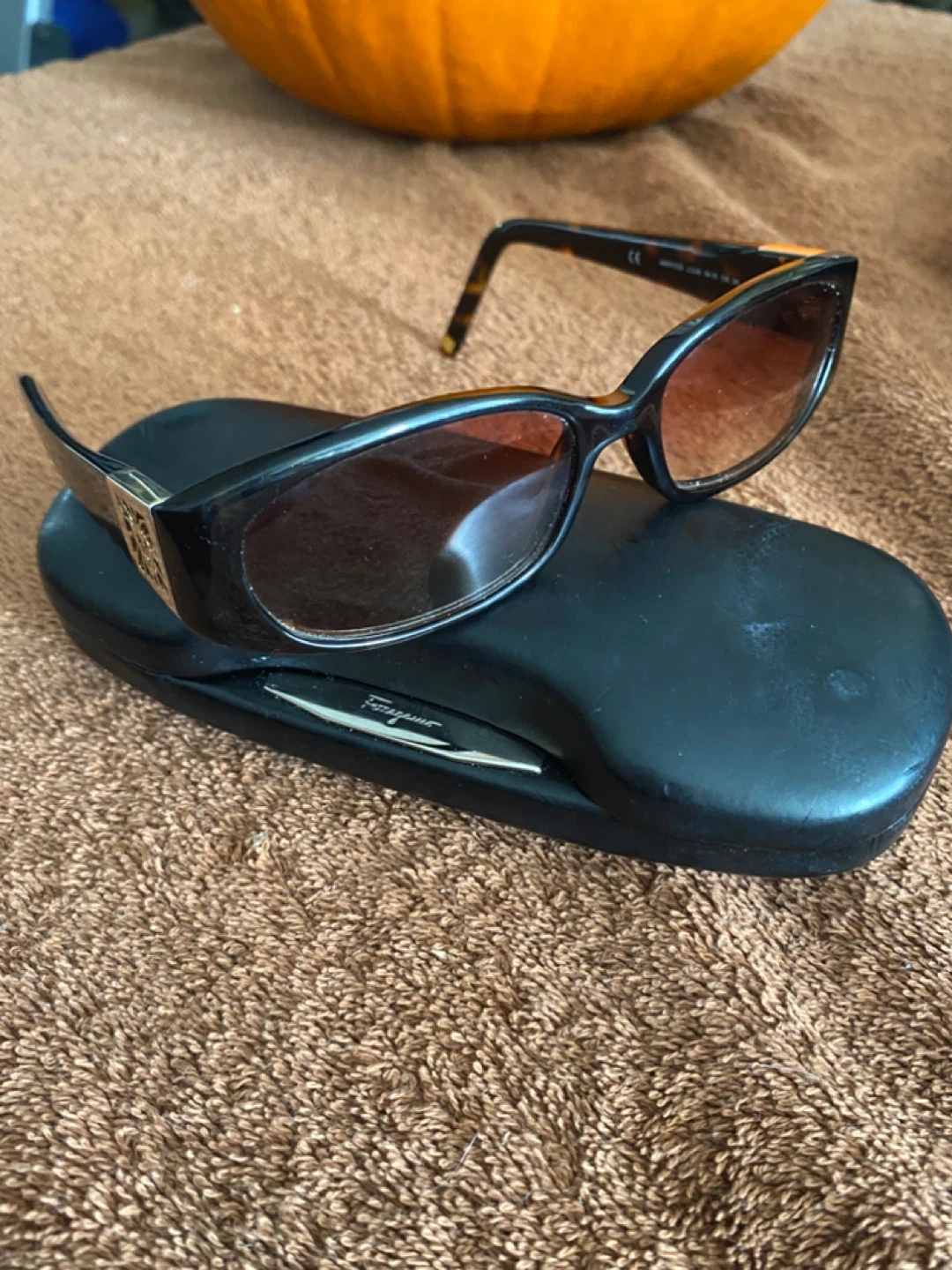 Anne Klein Sunglasses with Case - photo 2