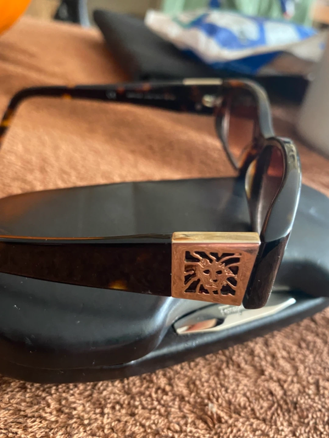 Anne Klein Sunglasses with Case - photo 4