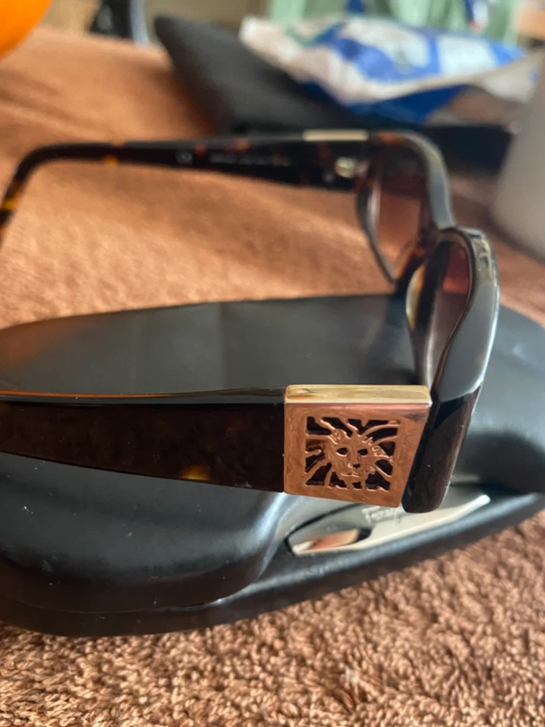 Anne Klein Sunglasses with Case image indicator(4)