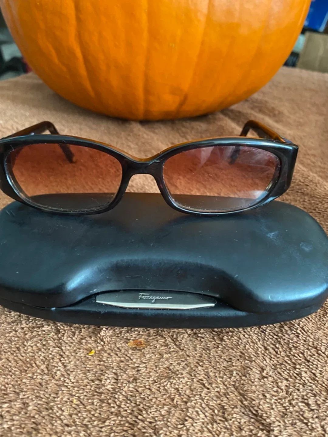 Anne Klein Sunglasses with Case image indicator(7)