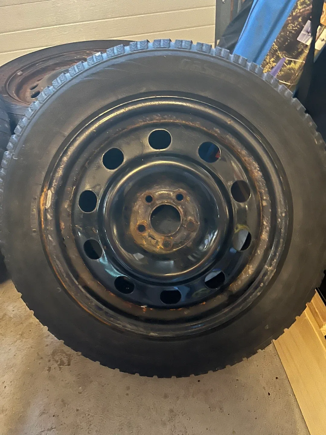 Set of 4 Used Tires on Steel Rims235/55/r17 image indicator(2)