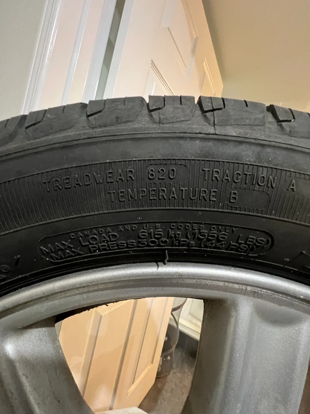 Michelin 205/55R16 Tire on Subaru Rim image indicator(5)