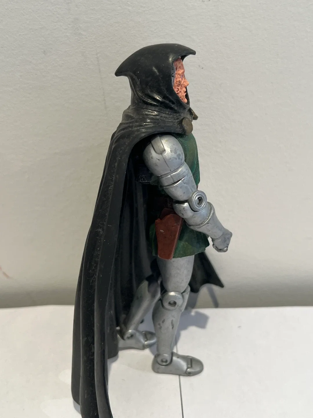 ToyBiz Marvel Legends Figure Dr. Doom 2004 image indicator(2)