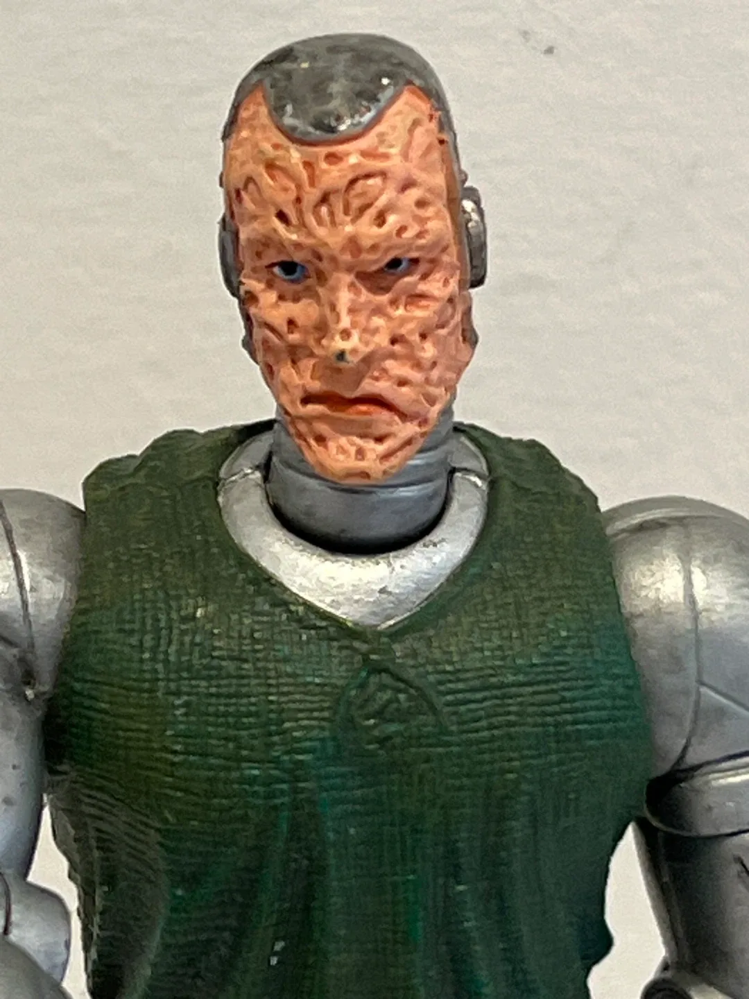 ToyBiz Marvel Legends Figure Dr. Doom 2004 image indicator(5)