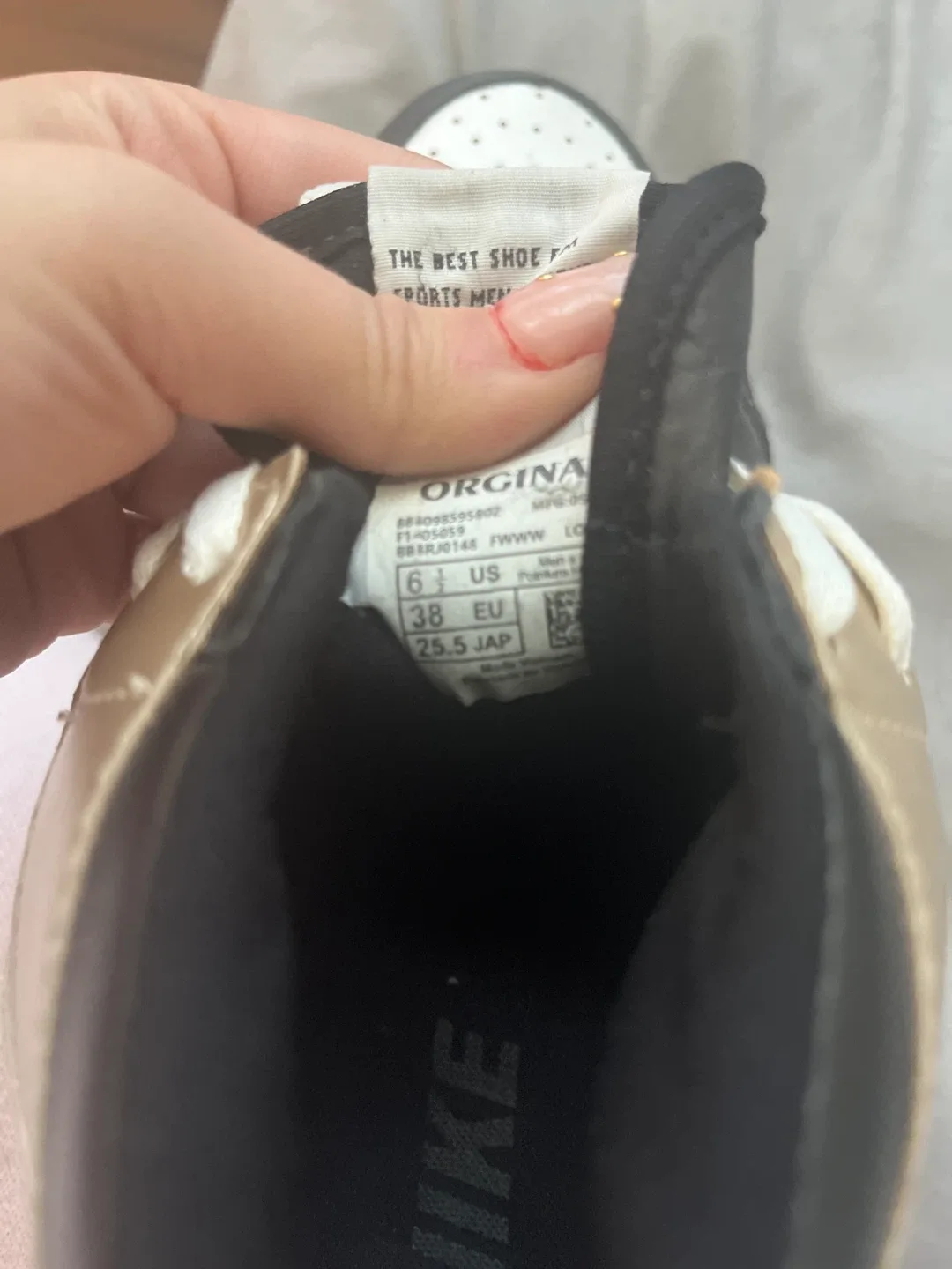 Nike Air Jordan 1 Mid SE Size 6 US image indicator(2)