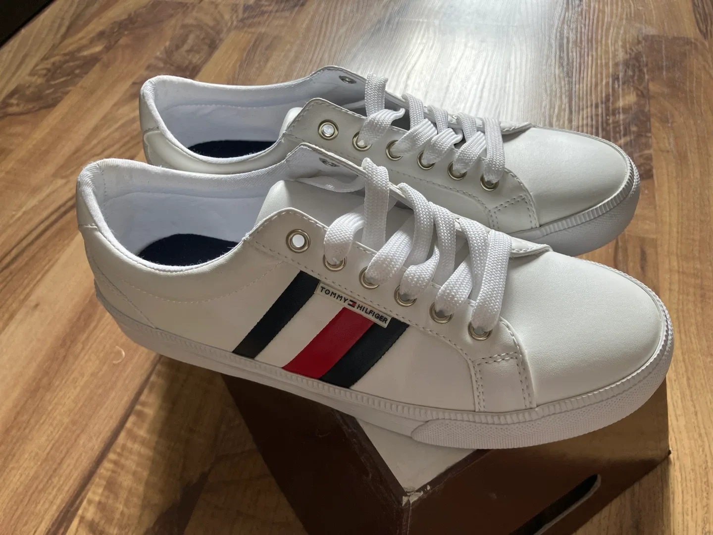 Tommy Hilfiger White Sneakers Size 6 image indicator(2)
