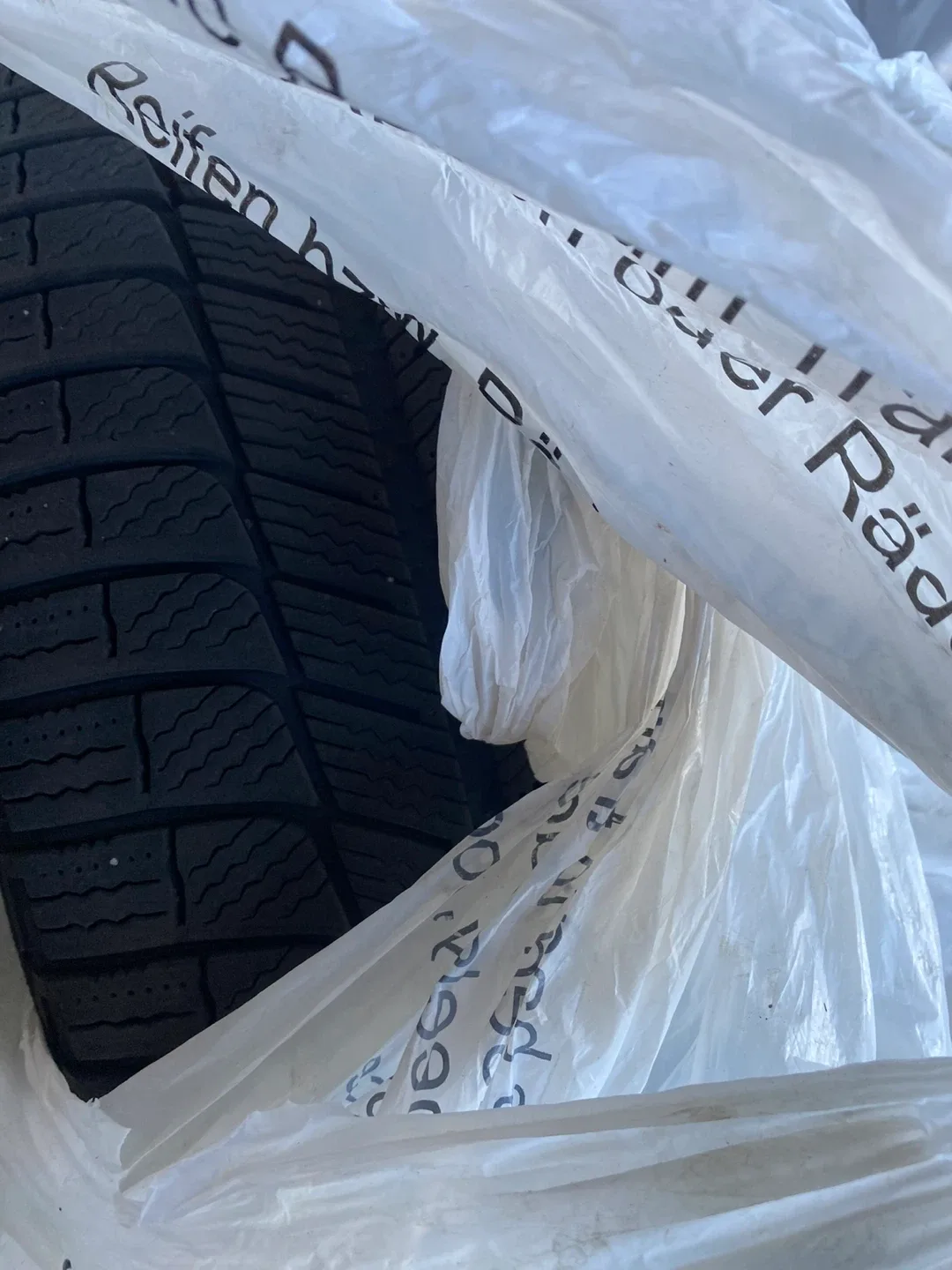 Michelin 245/45R18 Winter Tires (BMW) with Rims image indicator(3)