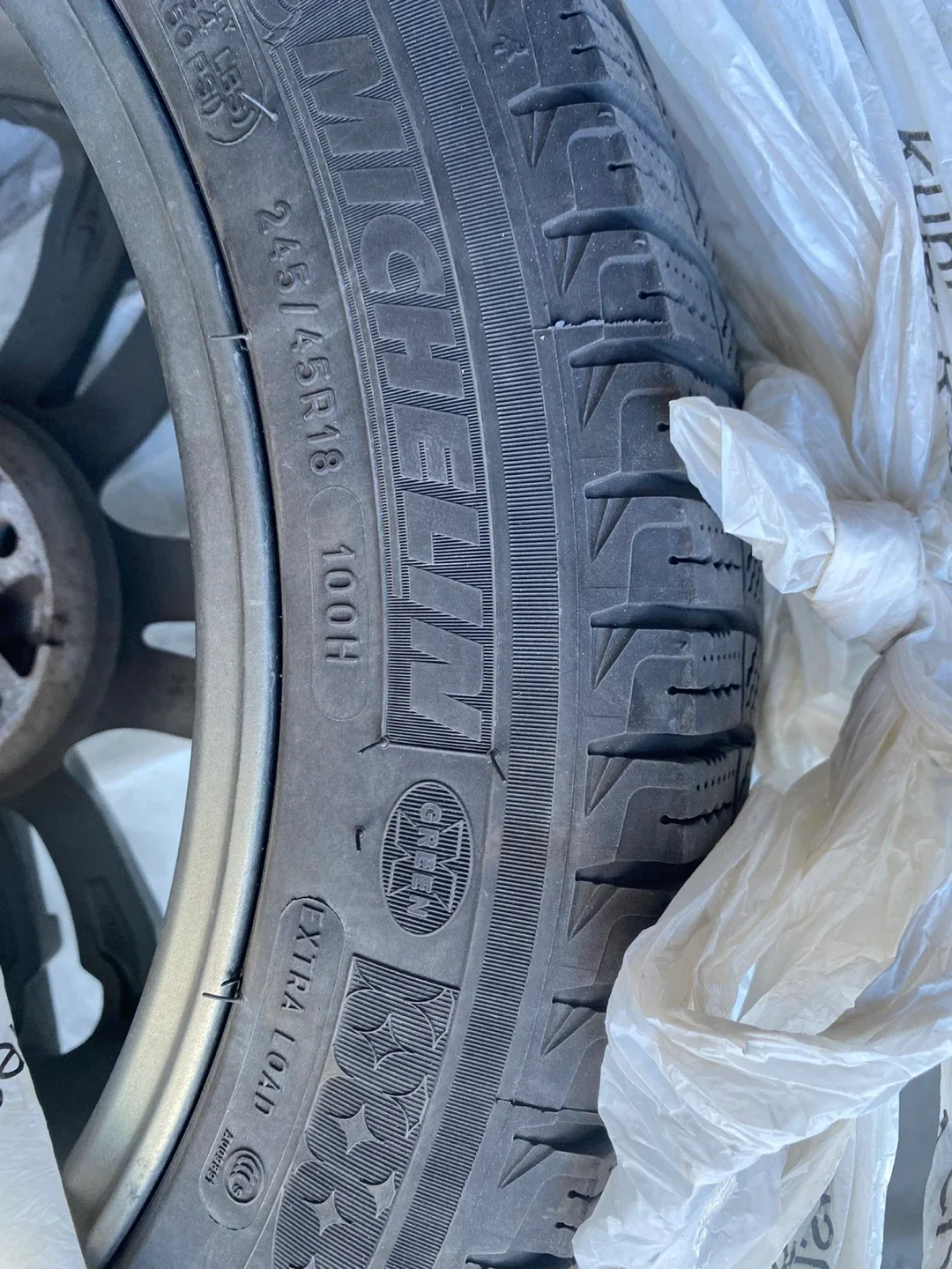 Michelin 245/45R18 Winter Tires (BMW) with Rims image indicator(2)