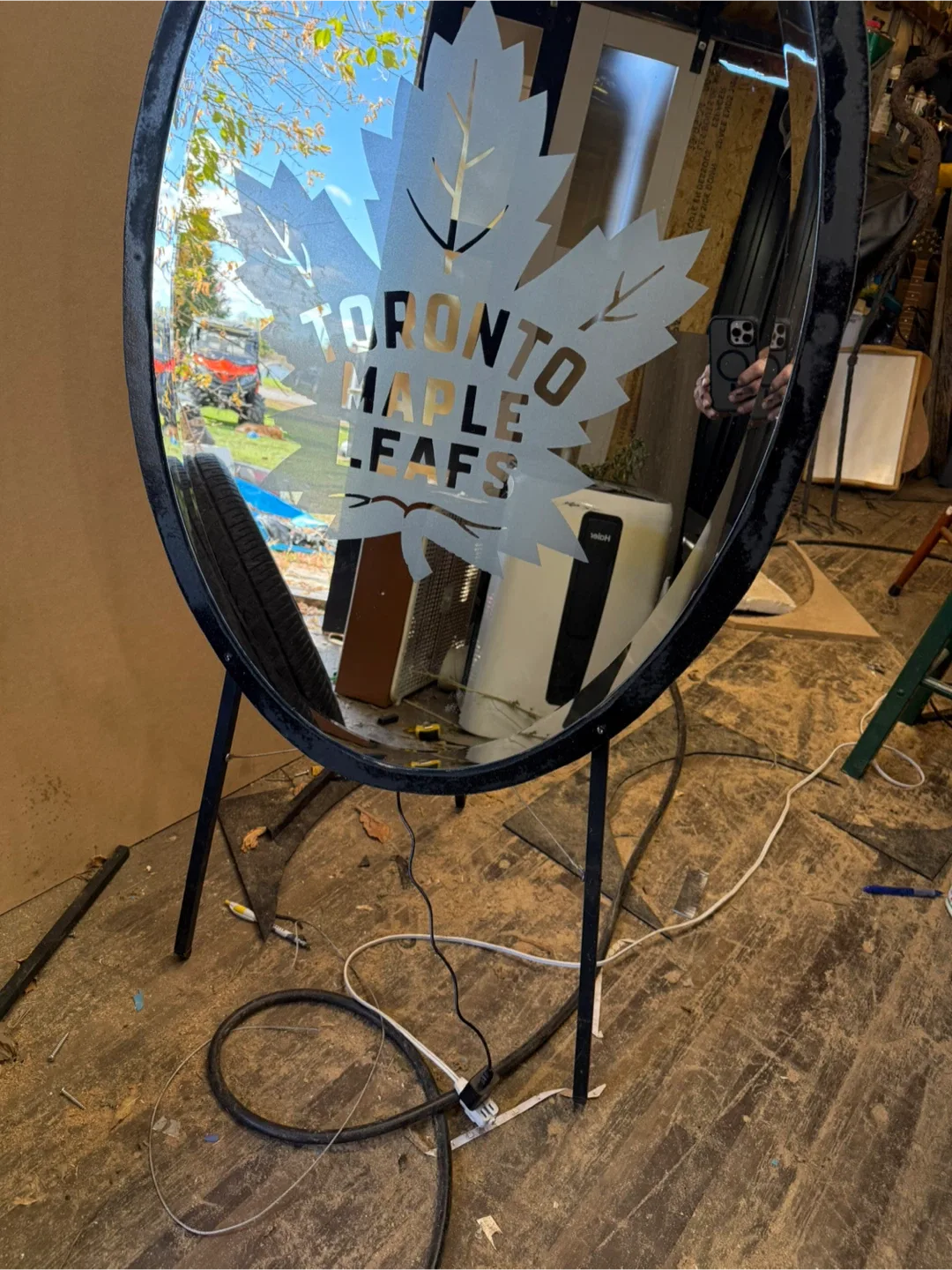 Toronto Maple Leafs Mirror on Stand image indicator(3)