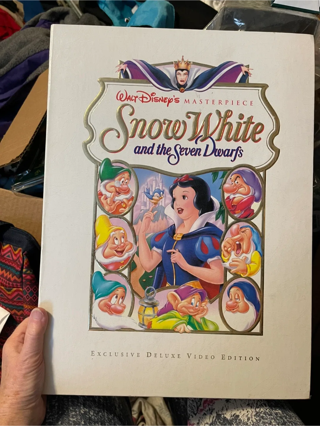 Walt Disney's Snow White Exclusive Deluxe Video Edition image indicator(2)