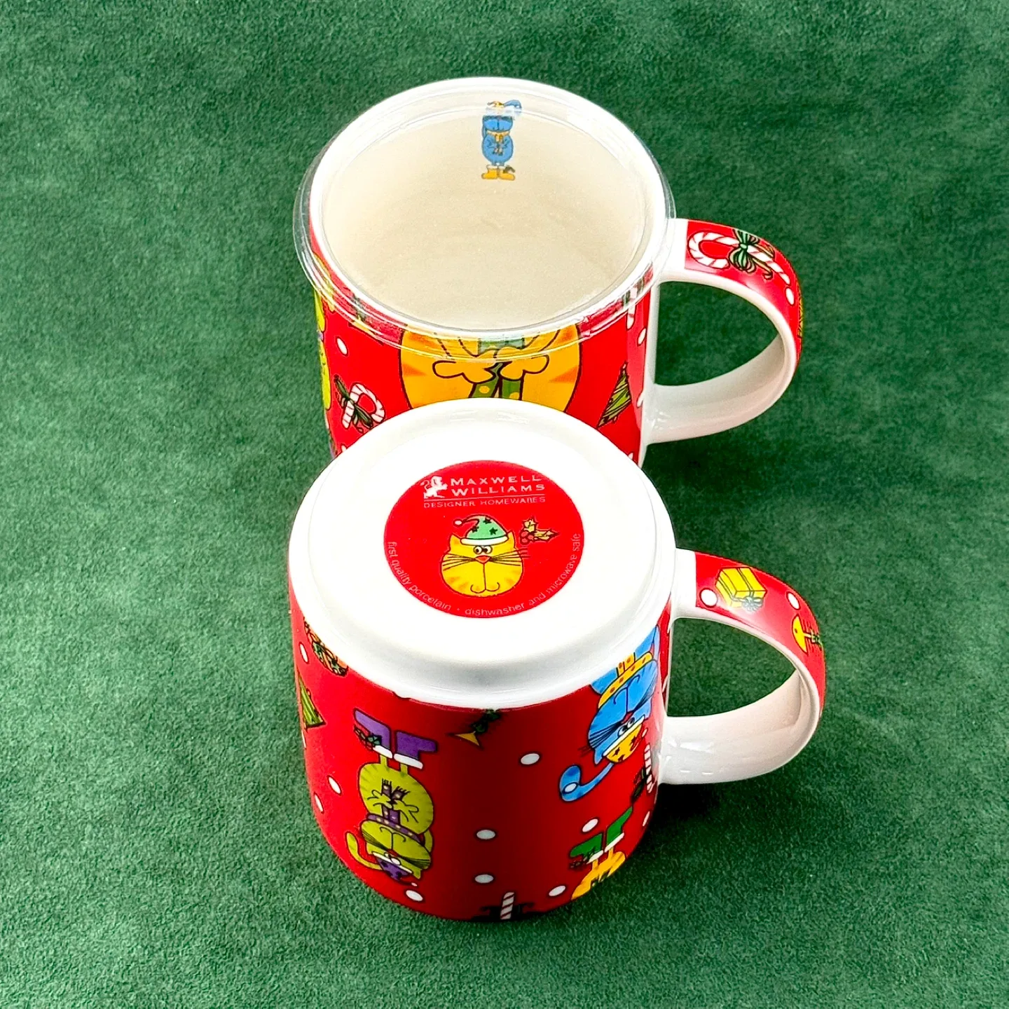 Maxwell Williams stacking Christmas cat mugs (like-new) image indicator(3)