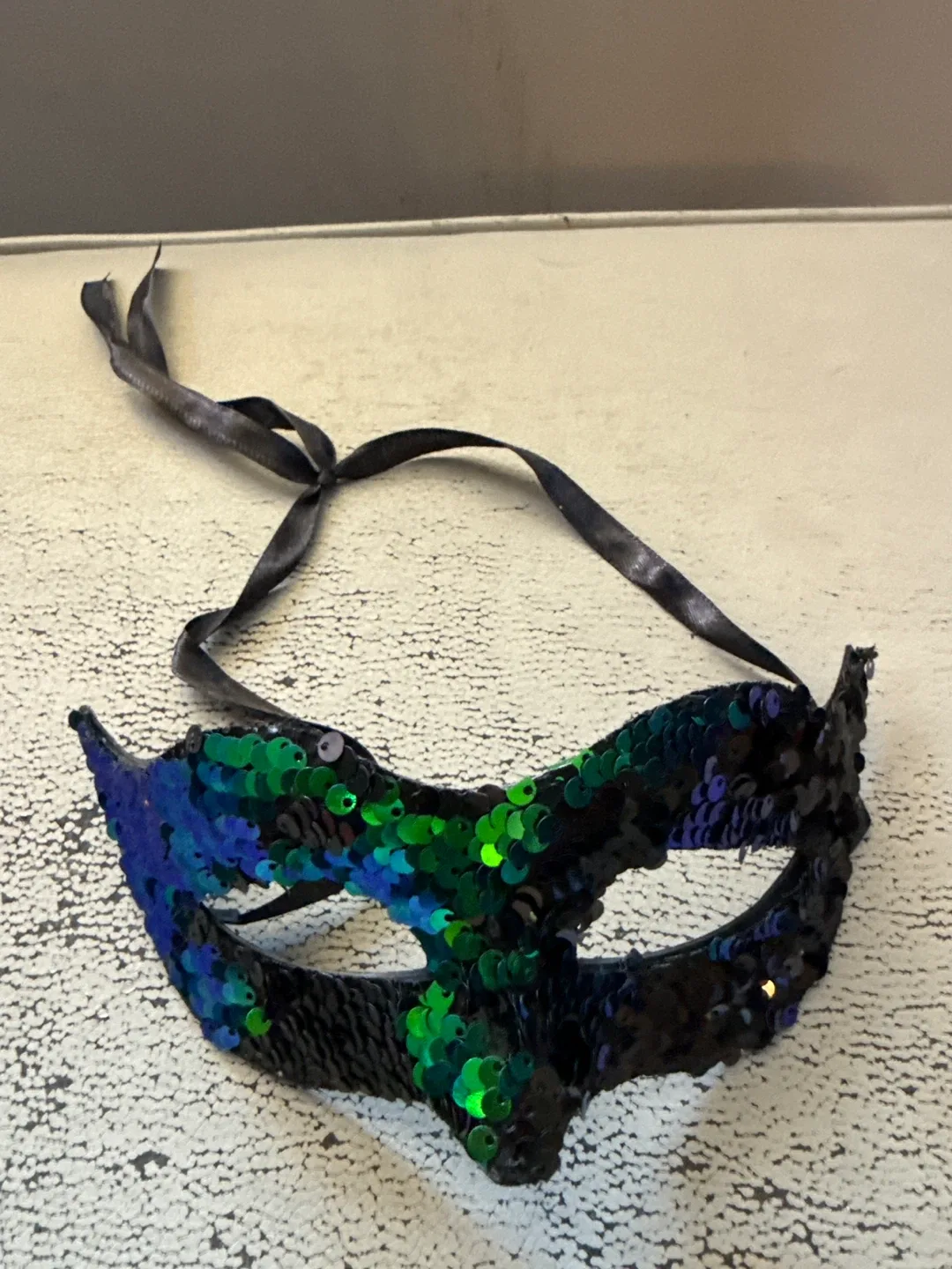 Sequin Masquerade Mask thumbnail