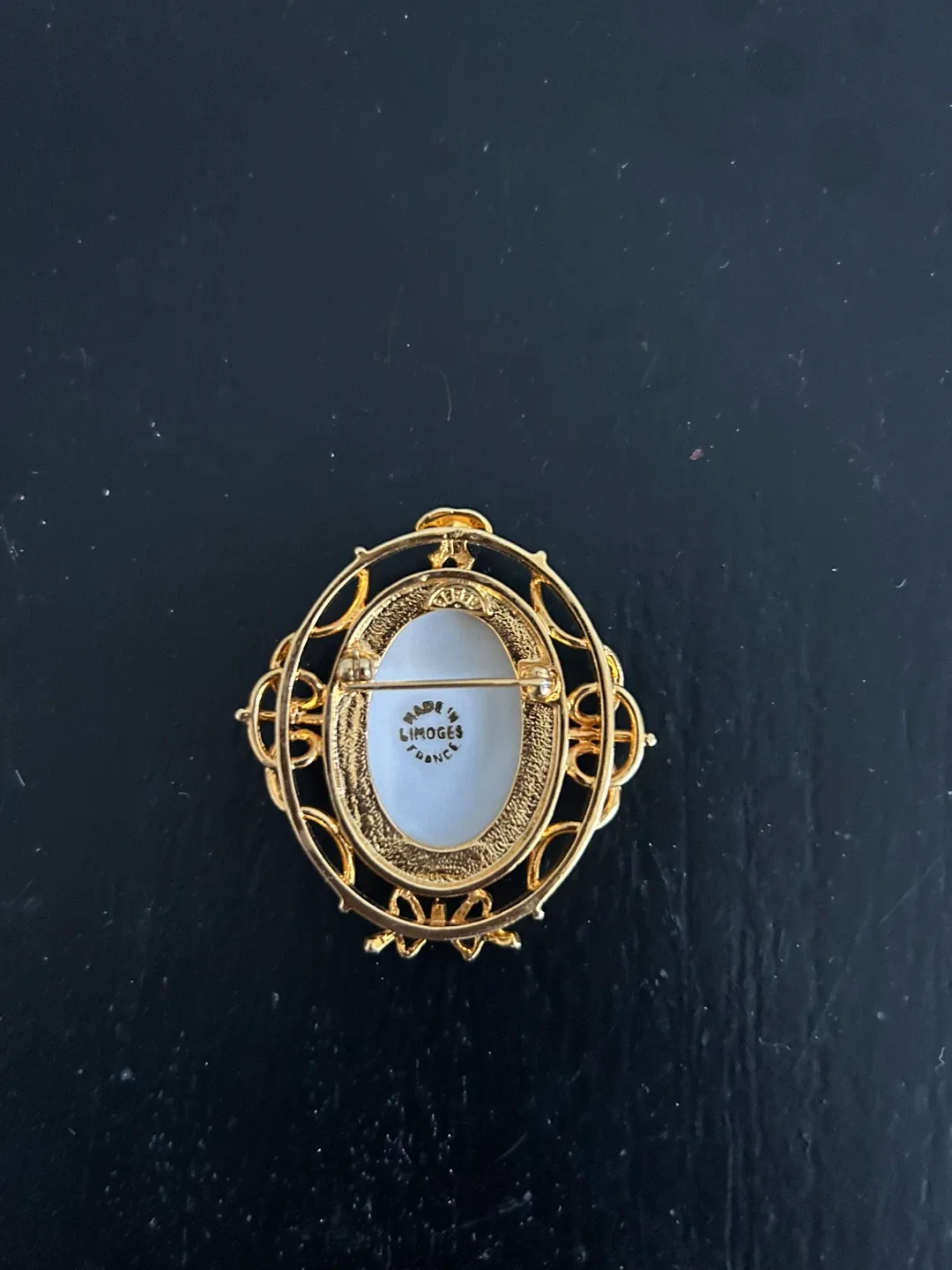 Limoges France Cameo Brooch image indicator(2)