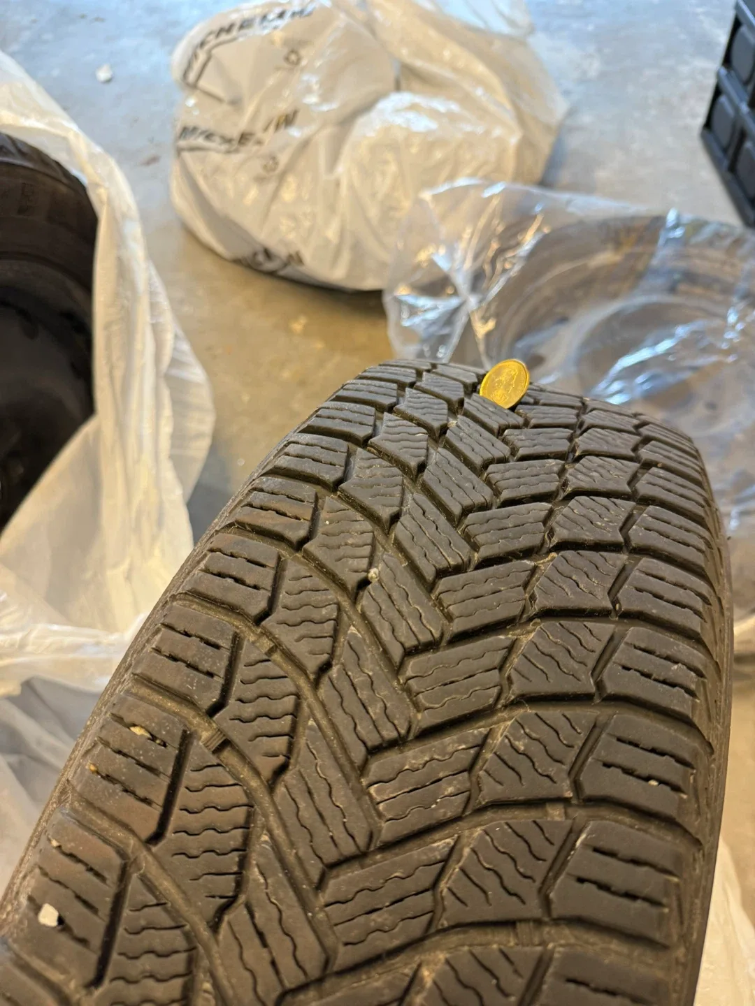 Winter Tires - Michelin x ice tires 205/60/r16 image indicator(4)