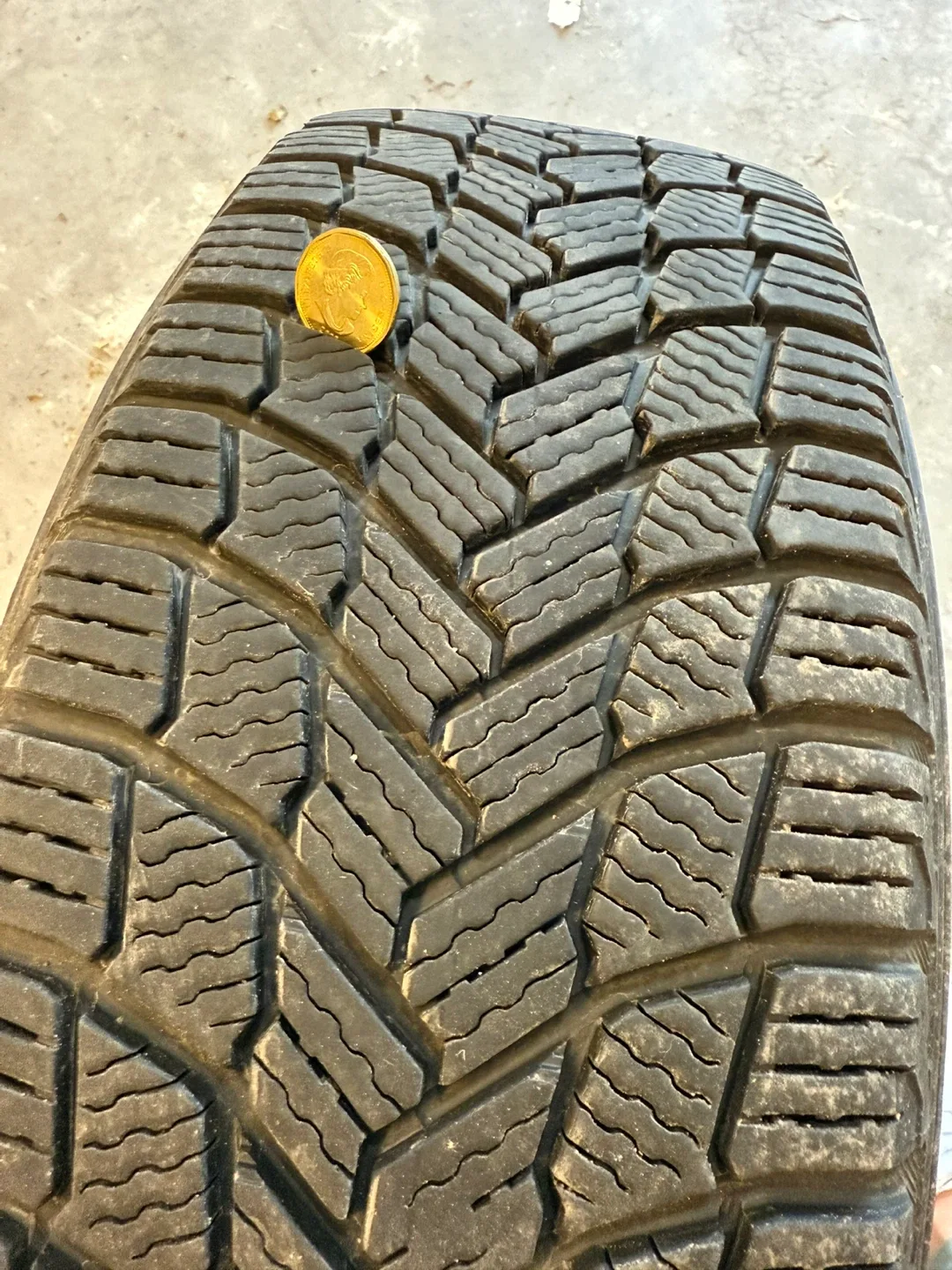 Winter Tires - Michelin x ice tires 205/60/r16 image indicator(2)