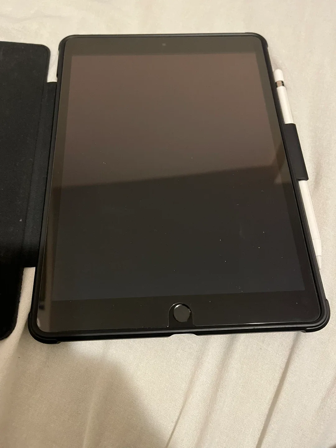 Apple iPad 9th Gen 64GB with Apple Pencil thumbnail