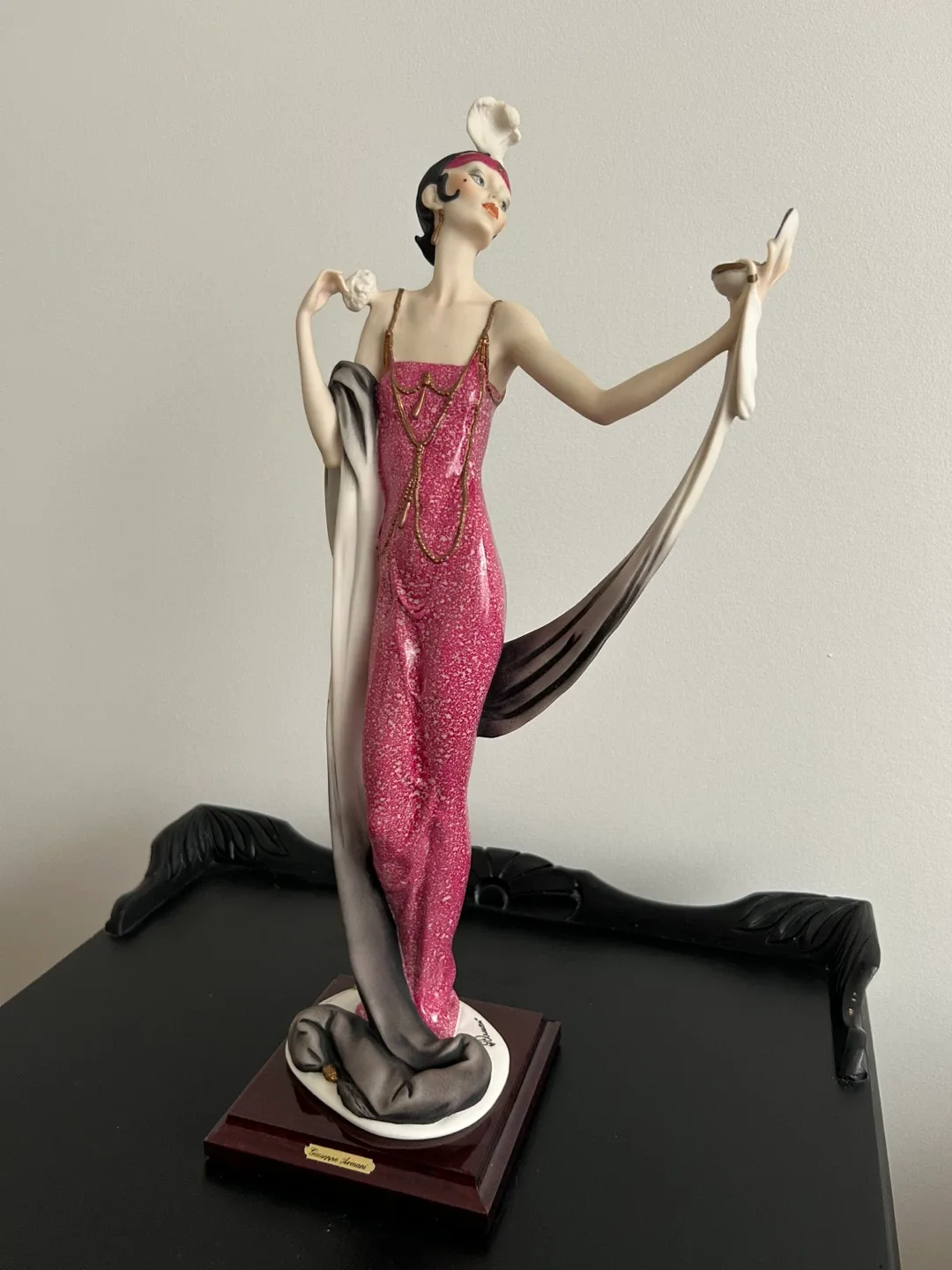 Giuseppe Armani Figurine - Lady with Mirror image indicator(2)