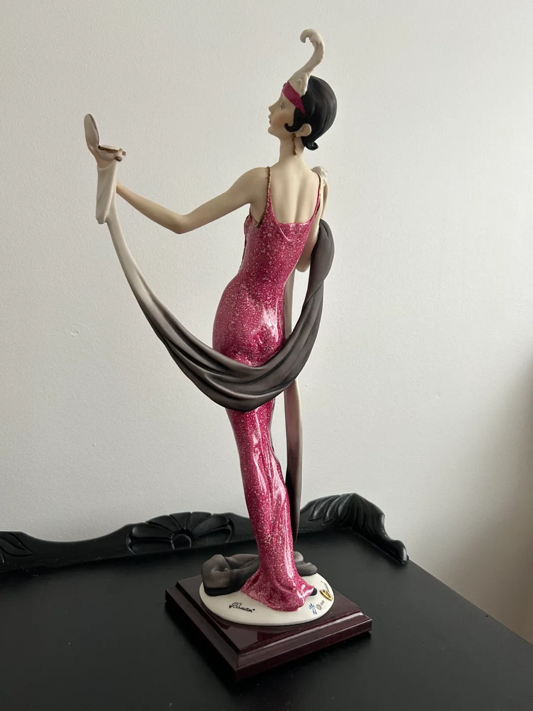 Giuseppe Armani Figurine - Lady with Mirror image indicator(3)