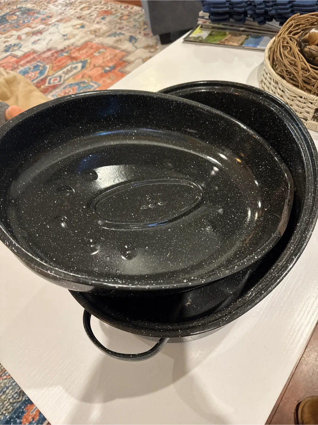 Granite Ware Roaster Pan with Lid image indicator(2)
