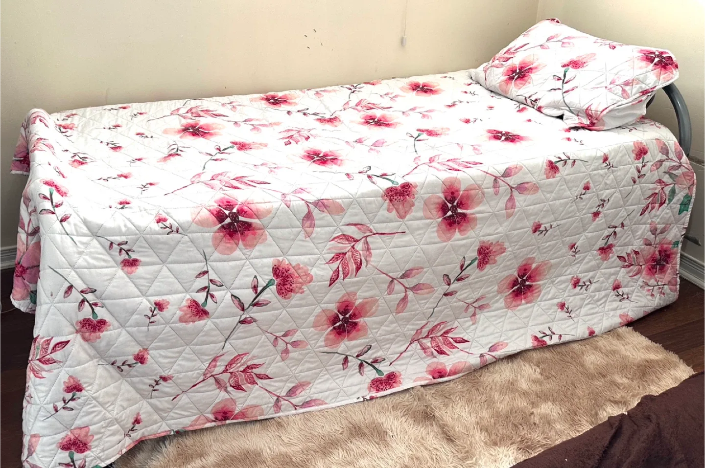 Folding Bed - Great for Small Spaces! image indicator(3)