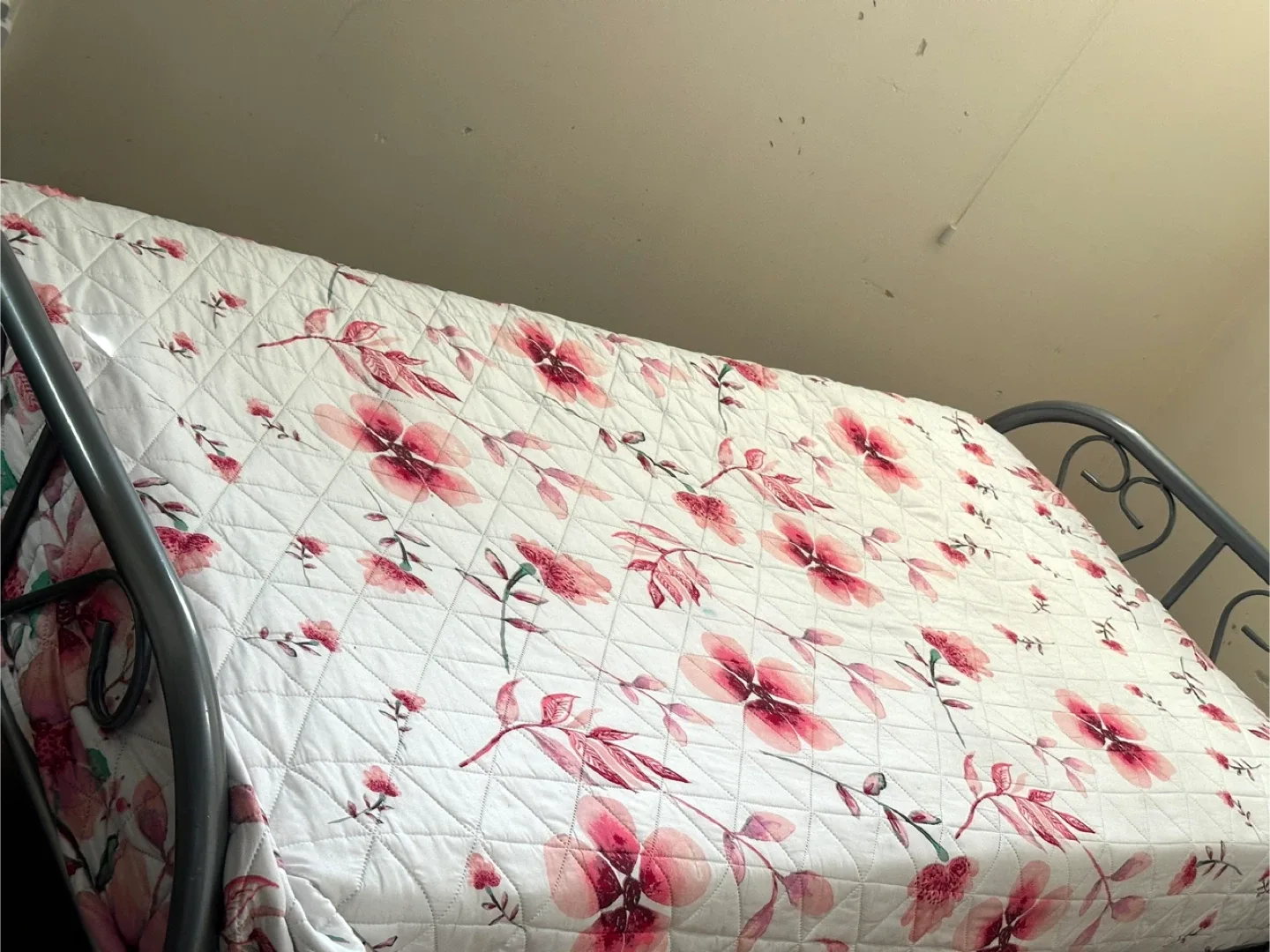 Folding Bed - Great for Small Spaces! image indicator(4)