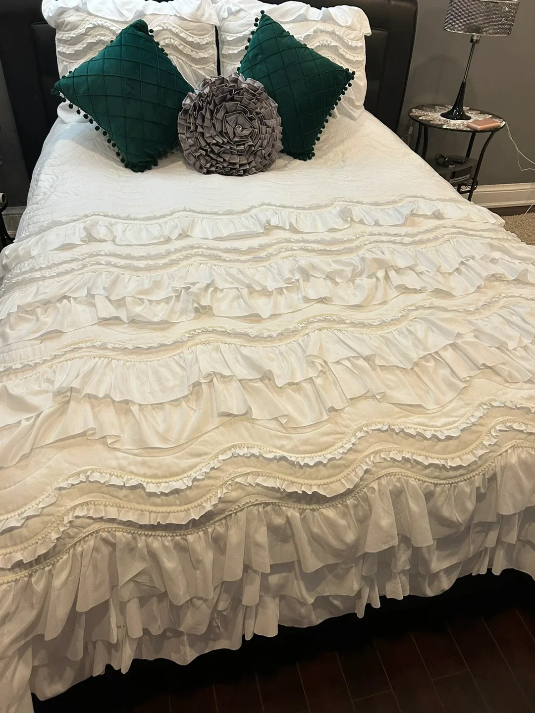 White Ruffled Bedding Set thumbnail