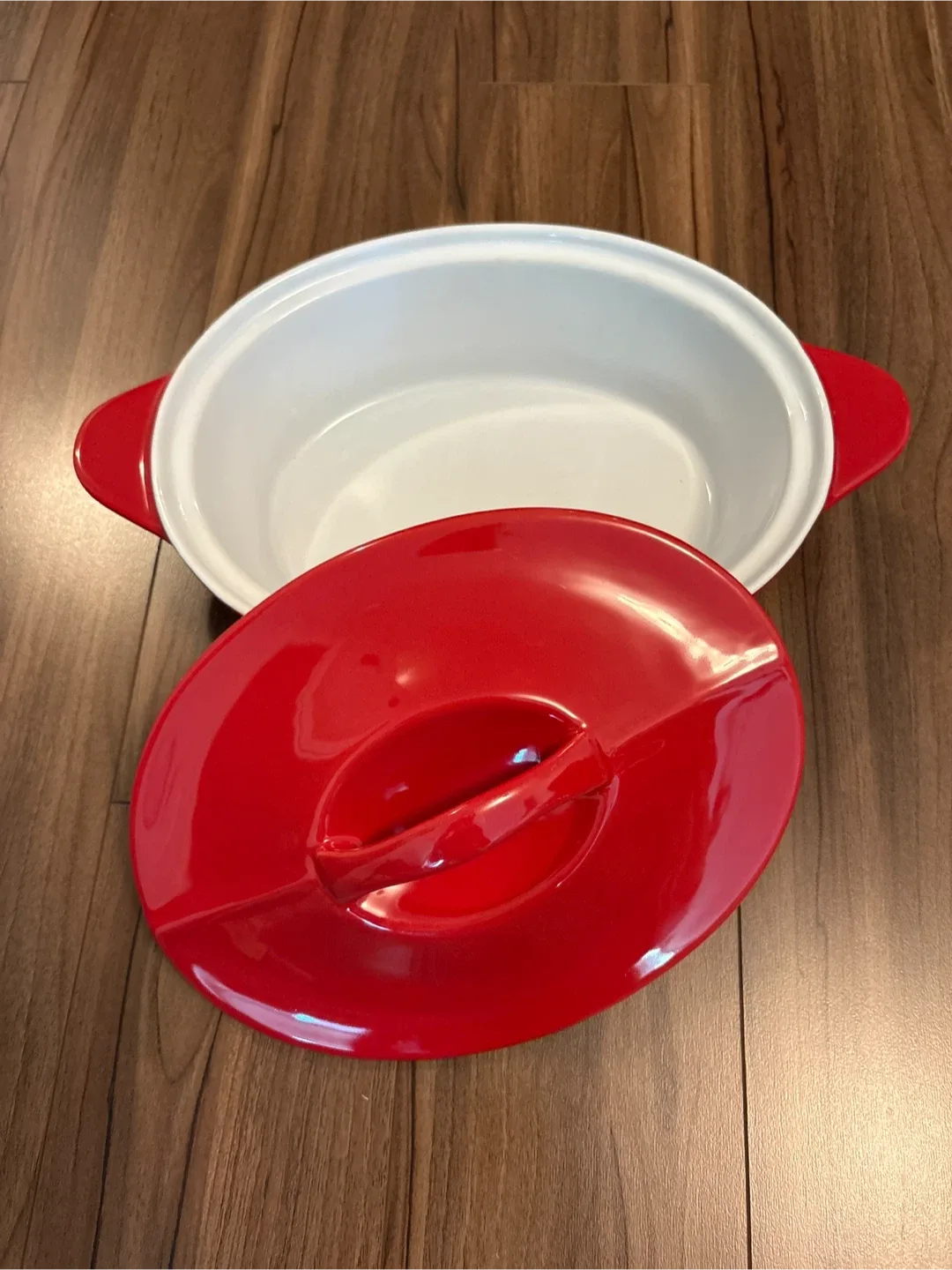 PC Red Stoneware Casserole Dish with Lid image indicator(3)