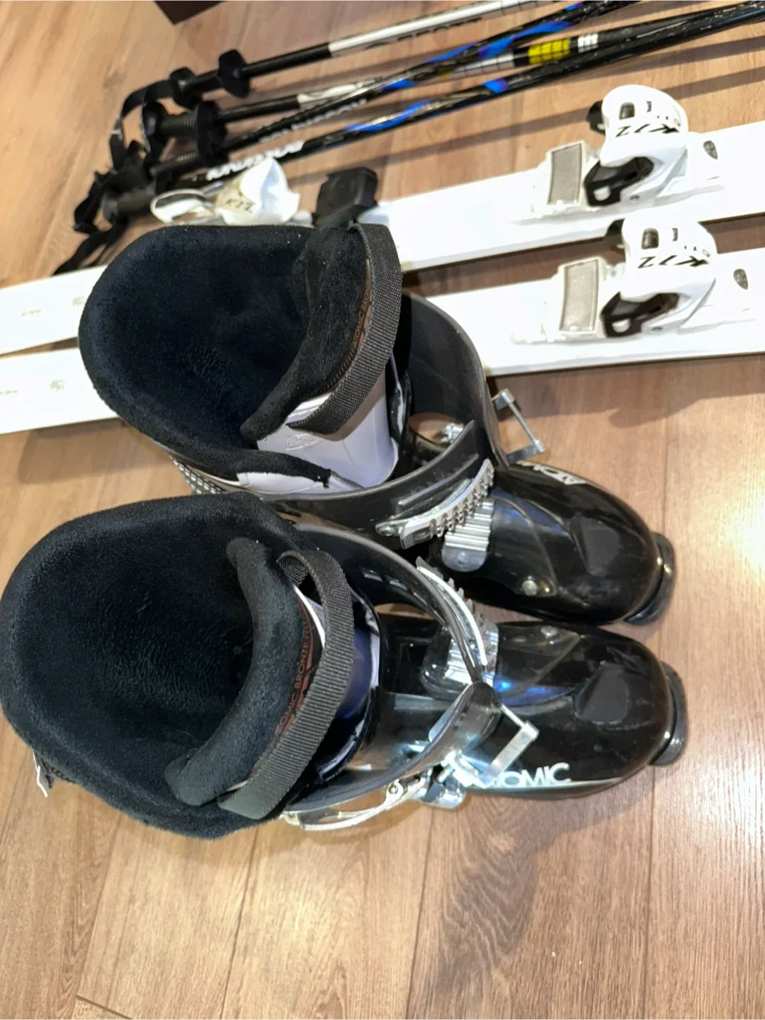 Atomic Ski Boots, Kästle Skis 156cm & Poles image indicator(5)