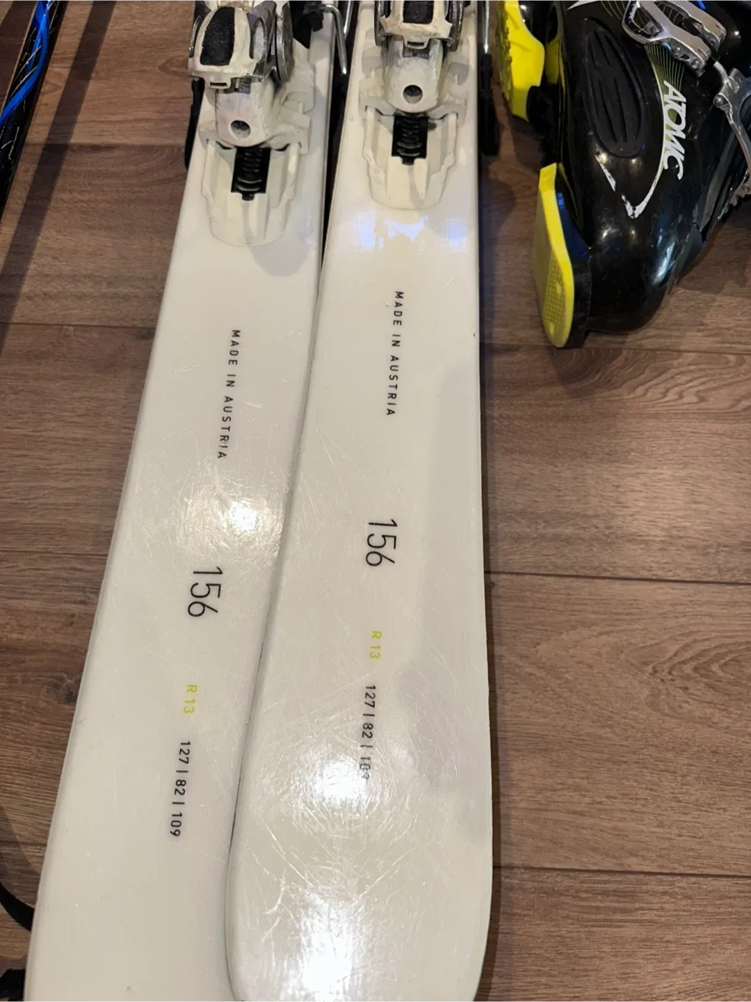 Atomic Ski Boots, Kästle Skis 156cm & Poles image indicator(3)