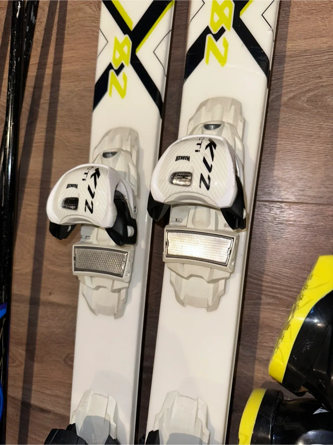 Atomic Ski Boots, Kästle Skis 156cm & Poles image indicator(4)