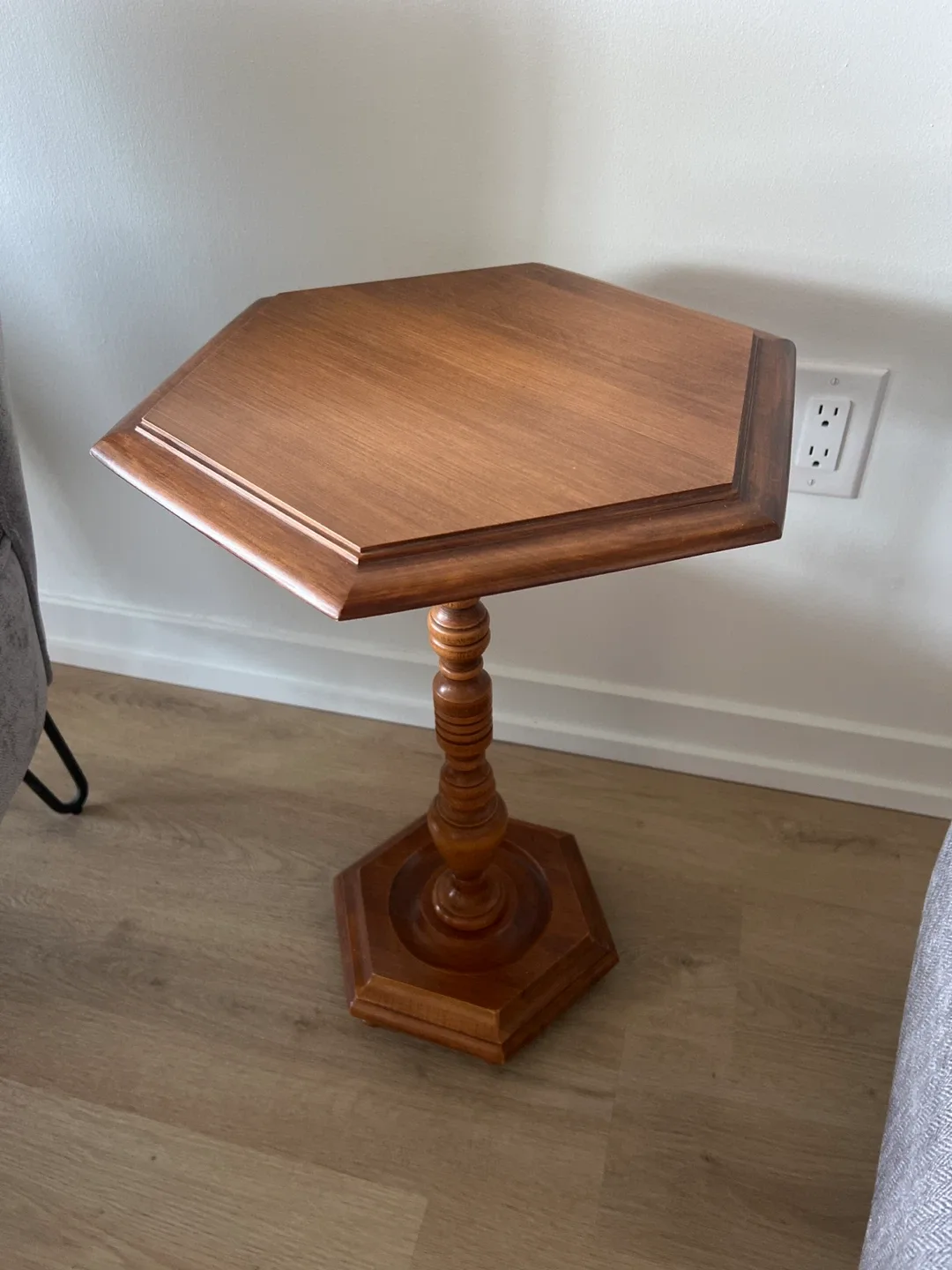 Wooden Accent Table - Unique Octagon Design image indicator(3)